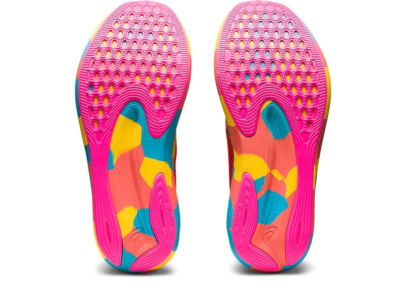 Bottom (outer sole) view of the Women's Noosa Tri 15 in Aquarium/Vibrant Yellow