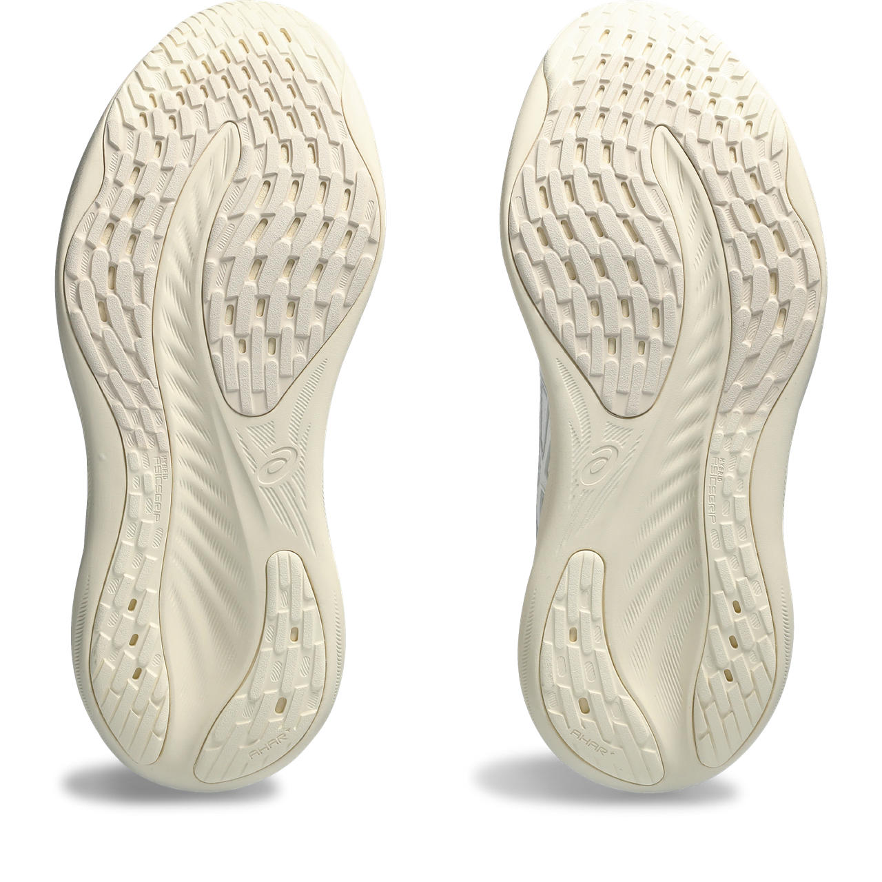 The outsole of the Nimbus 26 has a great shape that promotes forward motion without any real stability7 features