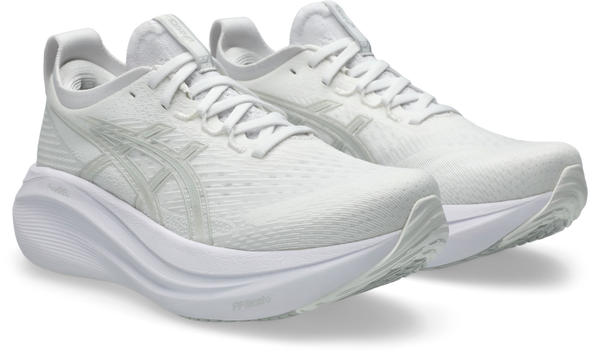 A white Asics logo is in the middle of the upper on both sides. 