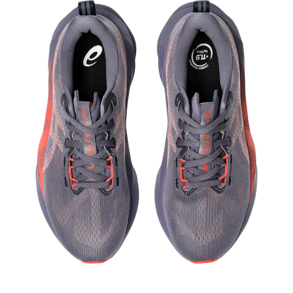 When viewing the Novablast 5 from above the flared out midsole can just barley be seen.