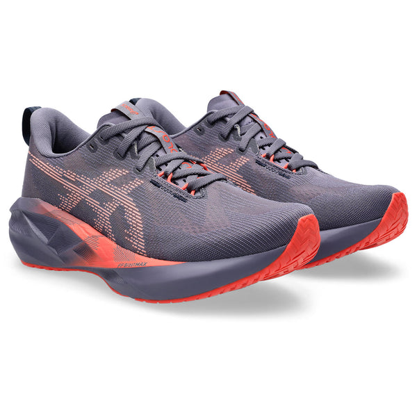 The shoe laces in this women's running shoes are the same greyish color as the upper.