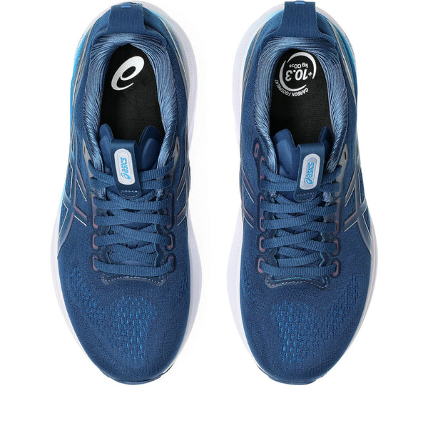 Blue laces are used to match the upper. 