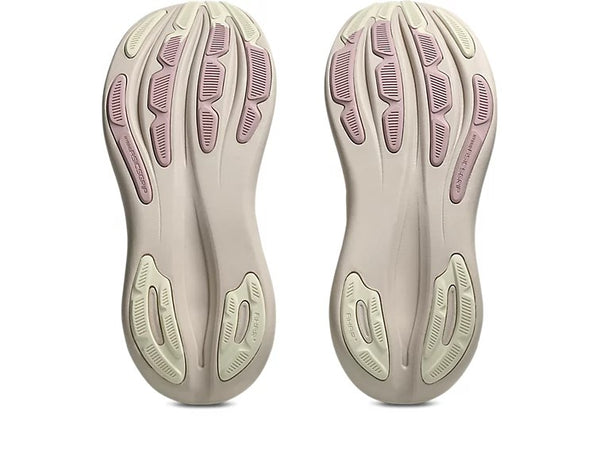 Outsole helps provide advanced grip for various terrain.