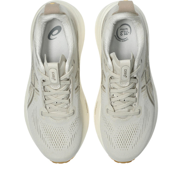 Cream laces are used to match the upper. 