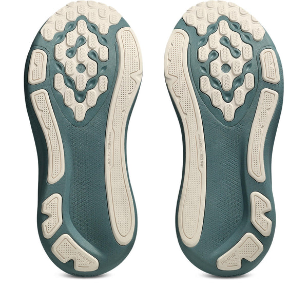 Cream rubber is used on the outsole. 