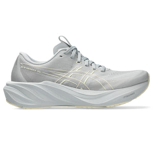 This GT-2000 15 has a light grey upper and midsole. 