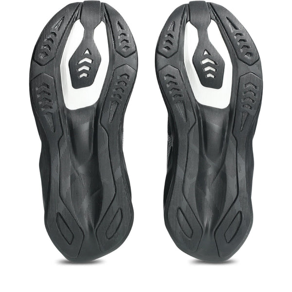 Black rubber is used on the outsole.