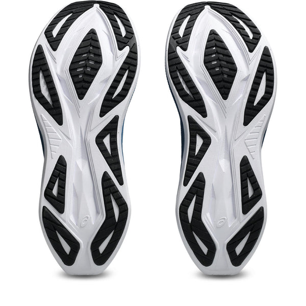 Black rubber is used in a geometric pattern on the outsole of this shoe. 