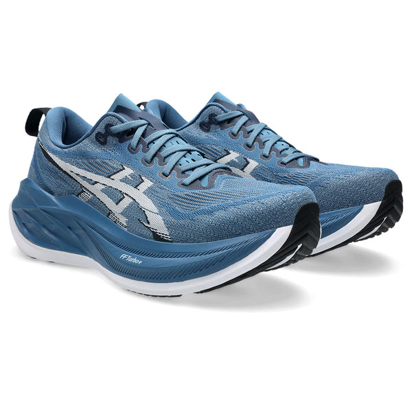 A light grey Asics logo is in the middle of the upper on both sides. 