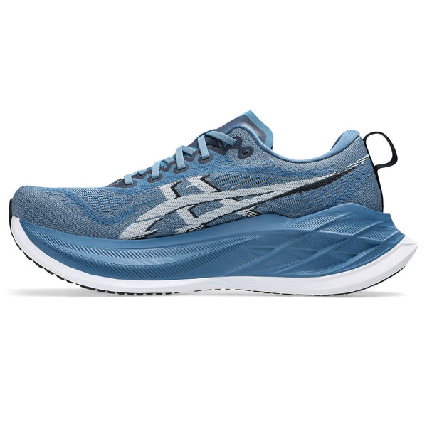The midsole on this shoe has a white stipe running across the bottom. 