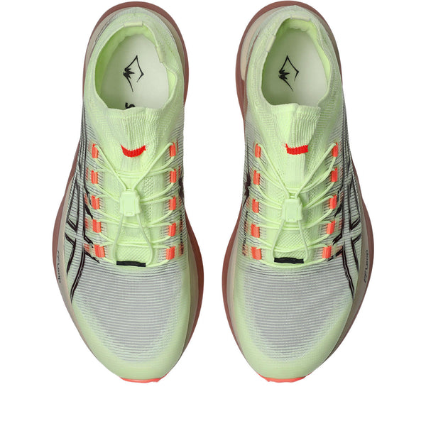 The laces on this shoe are a bungee