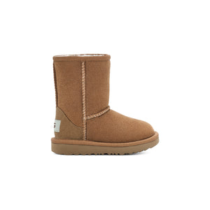 Your little one's favorite boot is the same as ever, with super-soft sheepskin and and barefoot feel, but now pretreated against water and staining for all the dirt, puddles, and ketchup out there. Each boot is built to move the way kids do – running, jumping, and whatever else they get into – with a flexible rocker-bottom shape and our super-light outsole that keeps its grip and cushion all day.