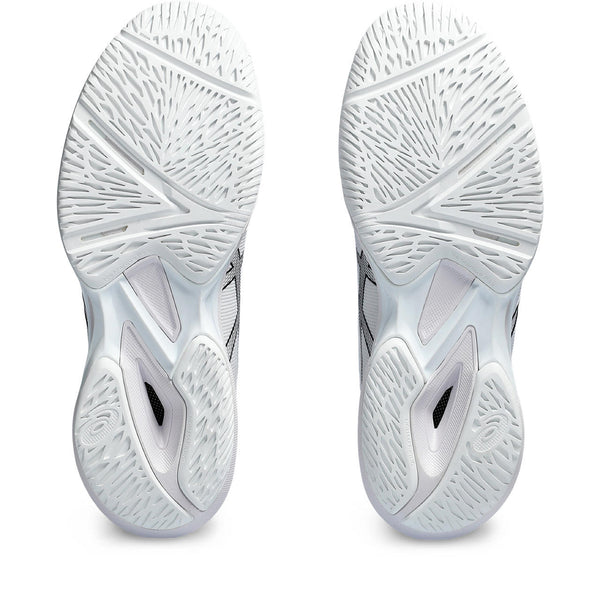 The oustole of this tennis shoe from RICS provides great grip and traction.