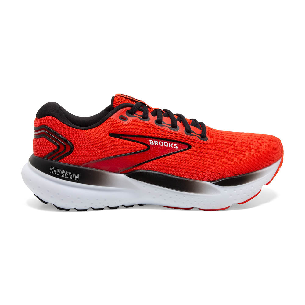 Experience lightweight cushion with the new Brooks Glycerin 21. Thanks to Brooks’ nitrogen-infused DNA LOFT v3 foam, the Glycerin 21 weighs less than the Ghost 15 while packing even more cushion!