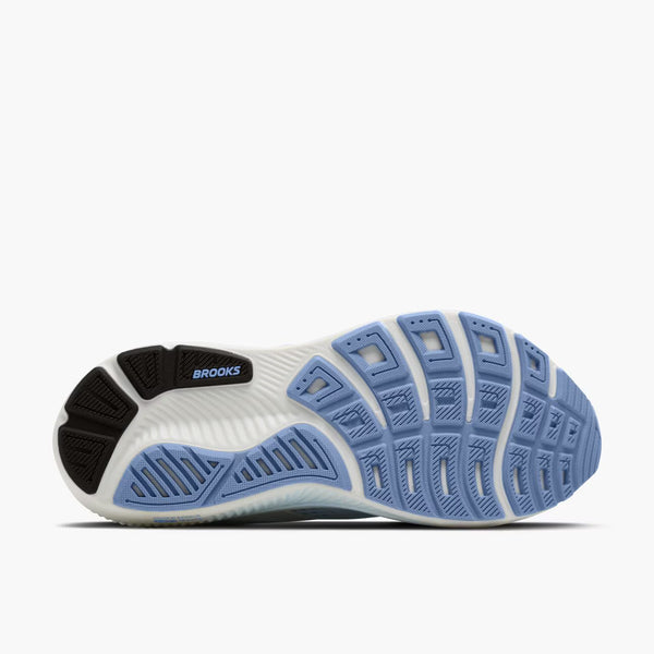 Blue and black rubber is used on the outsole. 