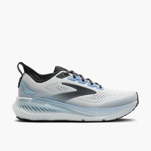 Running shoe with white upper and midsole