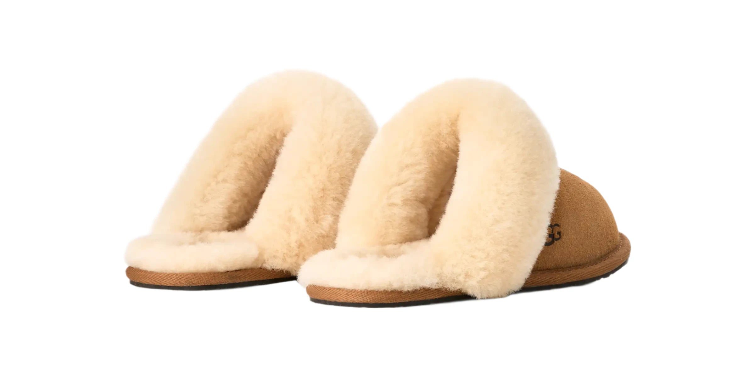 The view of these Scuffette slippers sjhows a lot of comfy and warm sheepskin