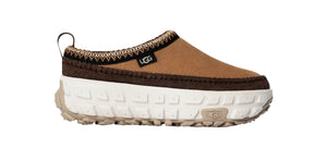 Unapologetically expressive. Built to be bold in looks and comfort, the Venture Daze is a remix of our classic Tasman slipper. Ugg has equipped the Venture Daze with a ready and grippy outsole with large tire treads for terrain-conquering traction.