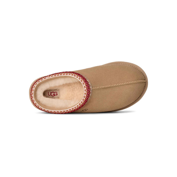 The inside of the Ugg shoes have a very soft and comfortable looking sheerling.