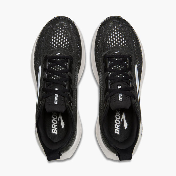 The wide base combined with tuned heel and forefoot geometry provides smooth, steady transitions from heel to toe.