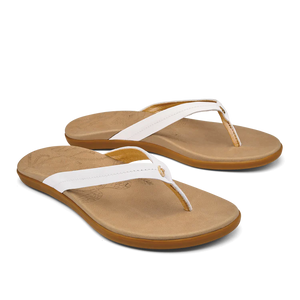 front view of womens honu sandal