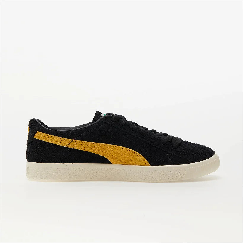 Puma didn’t set out to be legendary when the Suede was released back in 1968. It just sort of happened. An icon since its debut, the Suede has it all – the looks, the significance, the Formstrip. This version has a hairy upper that provides an elevated level of fashion