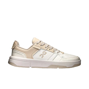 Depth and panelling in the upper for a distinctive look