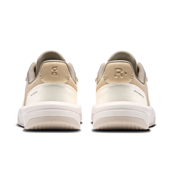 Premium logo details to elevate the look of the shoe