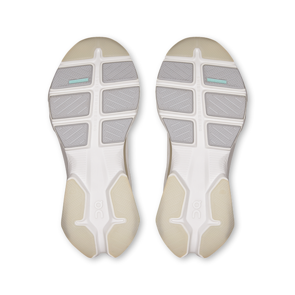Missiongrip™ outsole ensures traction on gym floors, turf, and pavement.