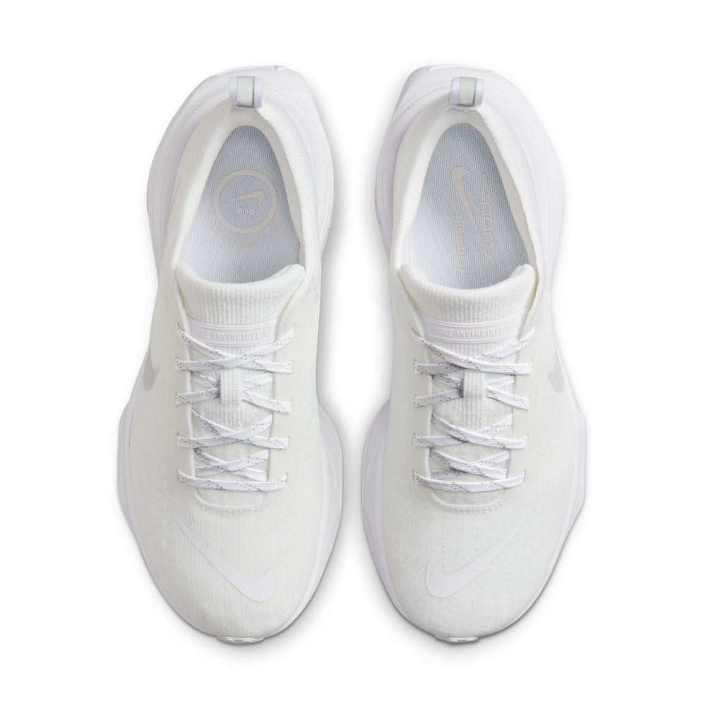 The top down view of the Women's invincible 3 shows that all parts of the shoe are white