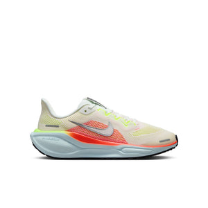 Kids can move with ease from the gym to the playground with this airy running shoe boasting a cushy collar and a flexible, durable sole for smooth stepping.