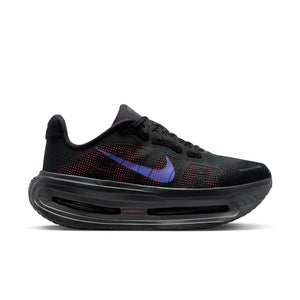 Black Nike highly cushioned running shoe with Nike logo on a white background