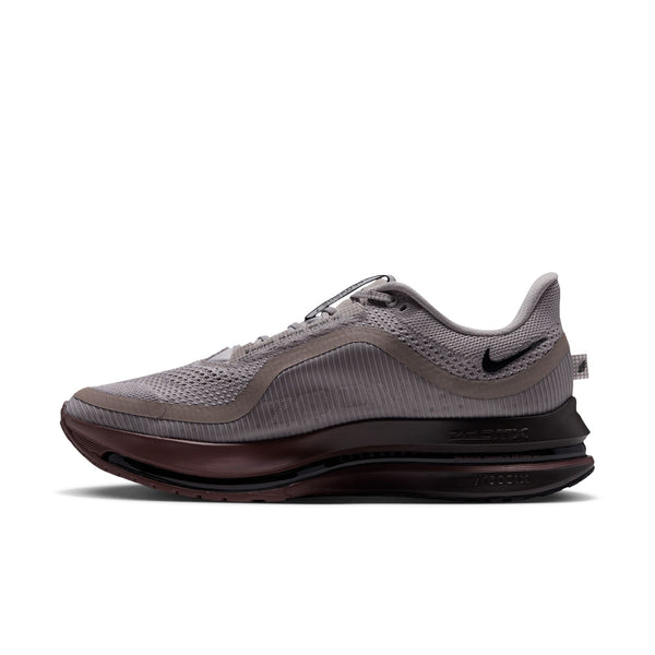 The medial side of the Pegasus Premium from Nike has the word ZOOM in a tonal lettering.