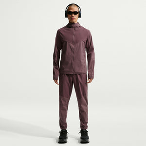 These running pants from Nike help to keep you dry in wet weather.