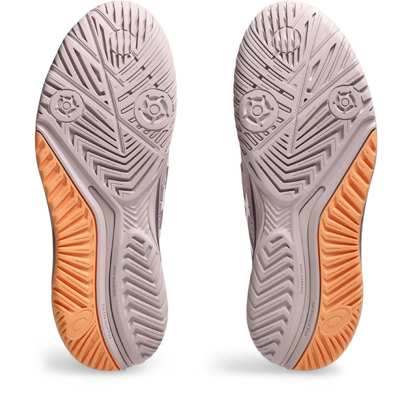 The outsole of the Women's Resolution 9 has a lot of rubber that helps trction control while on the court