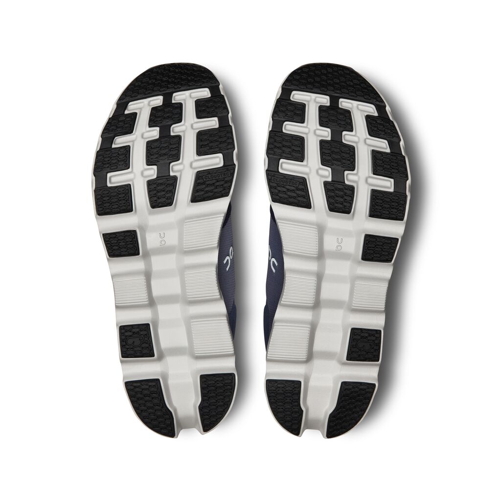 The outsole of the Cloudstratus 3 has a lot of rubber under the forefoot and a few spots on the heel