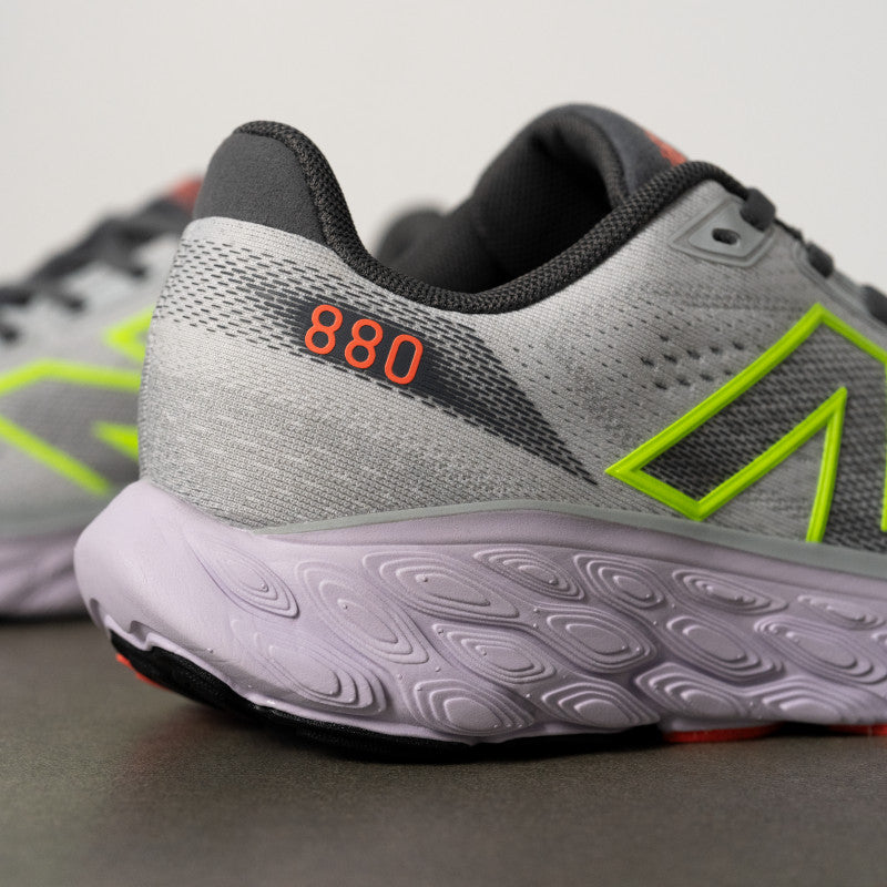 back view of womens 880v14