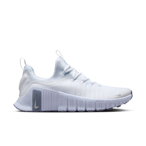 These Nike traniing shoes on a monochrome color that looks very fashionable.