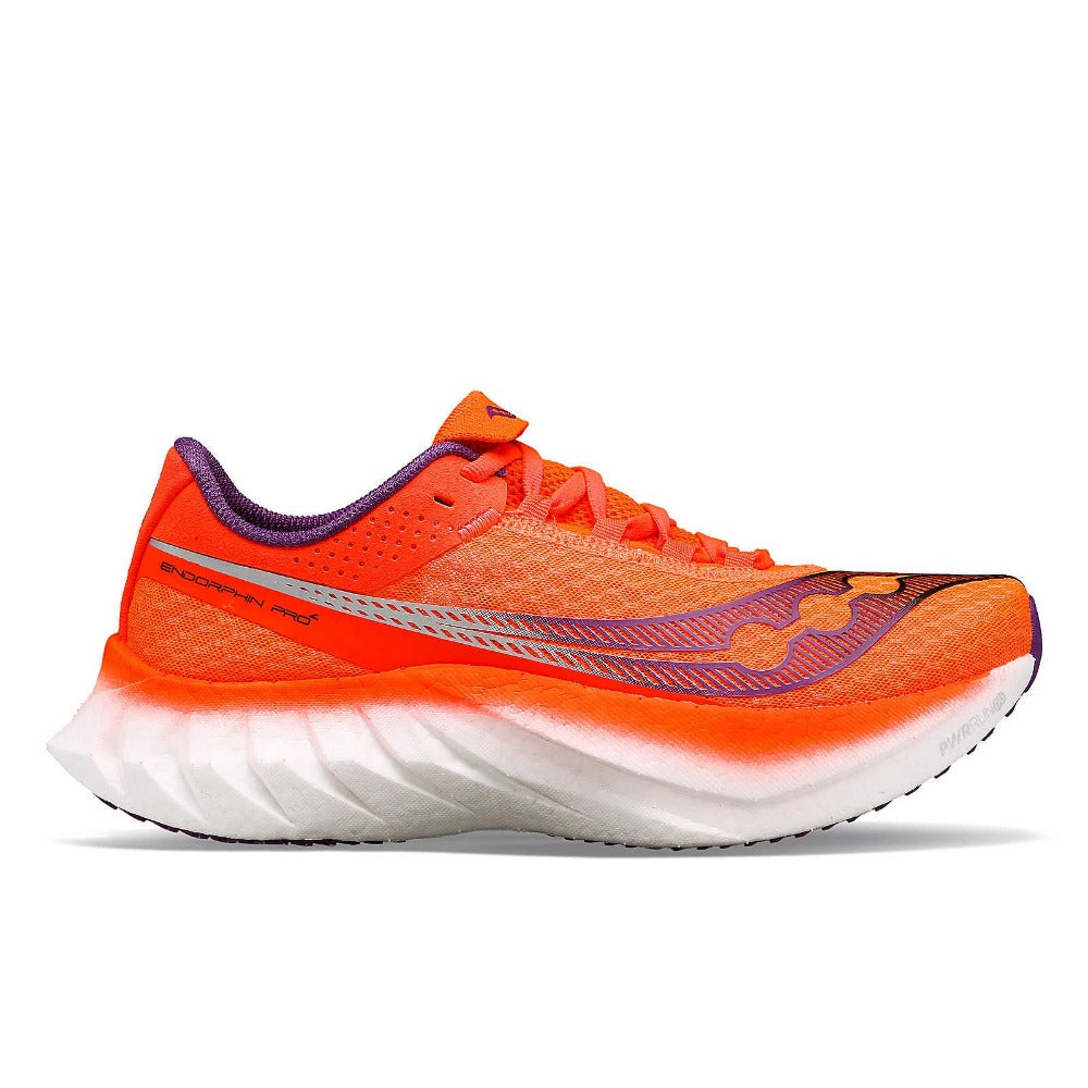 The Women's Endorphin Pro 4 running shoe is a miraculous feat of engineering: snappy and responsive yet smooth and efficient. Something Saucony was able to achieve by fusing PWRRUN PB and PWRRUN HG together in the midsole – an industry first.