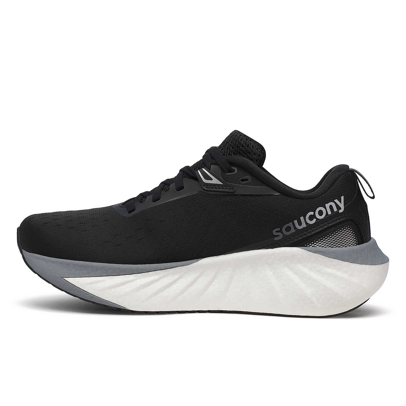 The medial side of the Women's Saucony Triumph 22 in the wide fit does not have a Saucony logo