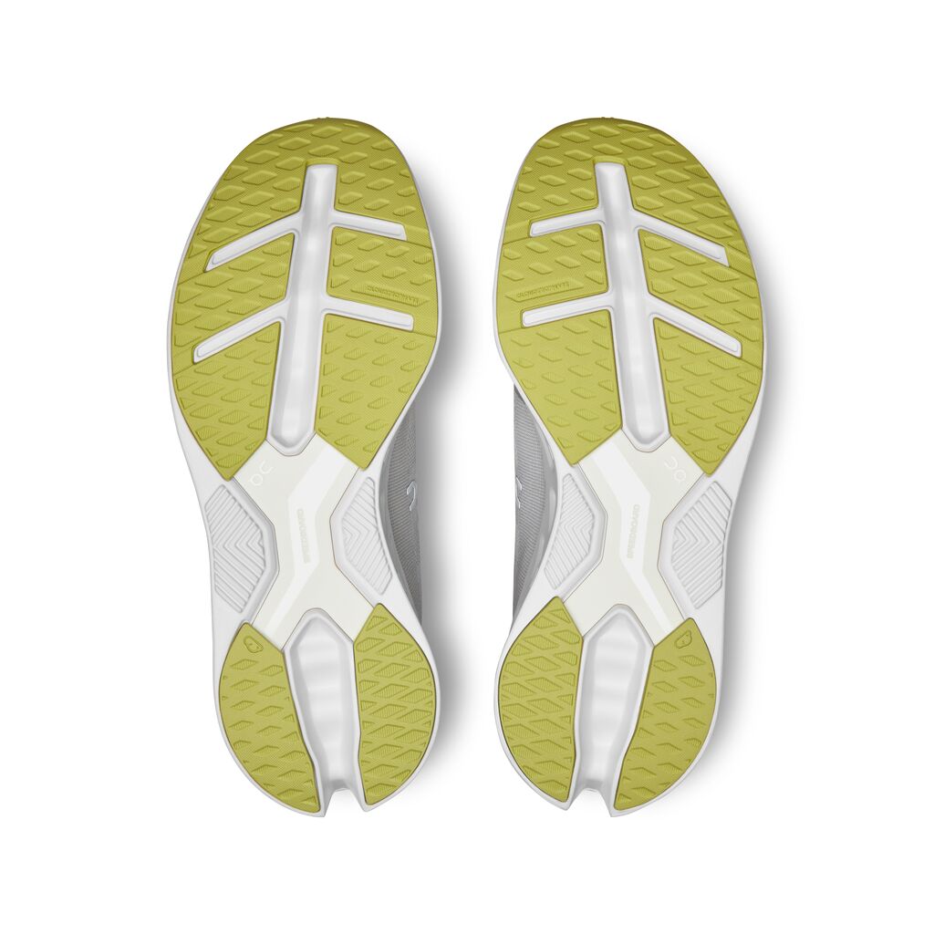 The outsole of the Cloudeclipse from On has a design that propels the runner forward
