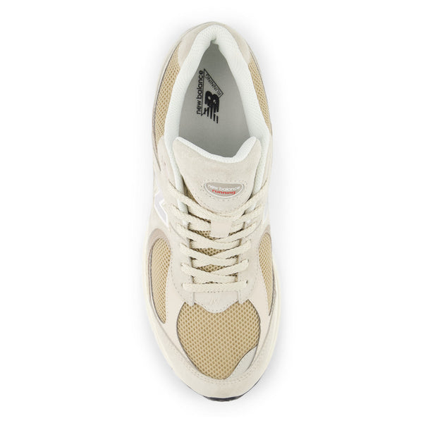 Beige new balance lifestyle sneaker with New Balance logo on a white background.
