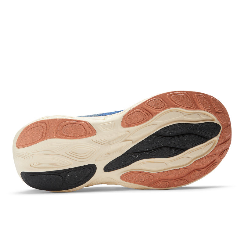 The outsole of this Women's 1080 V14 has a black color right in the middle of the forefoot with a light fashion brown around the edge