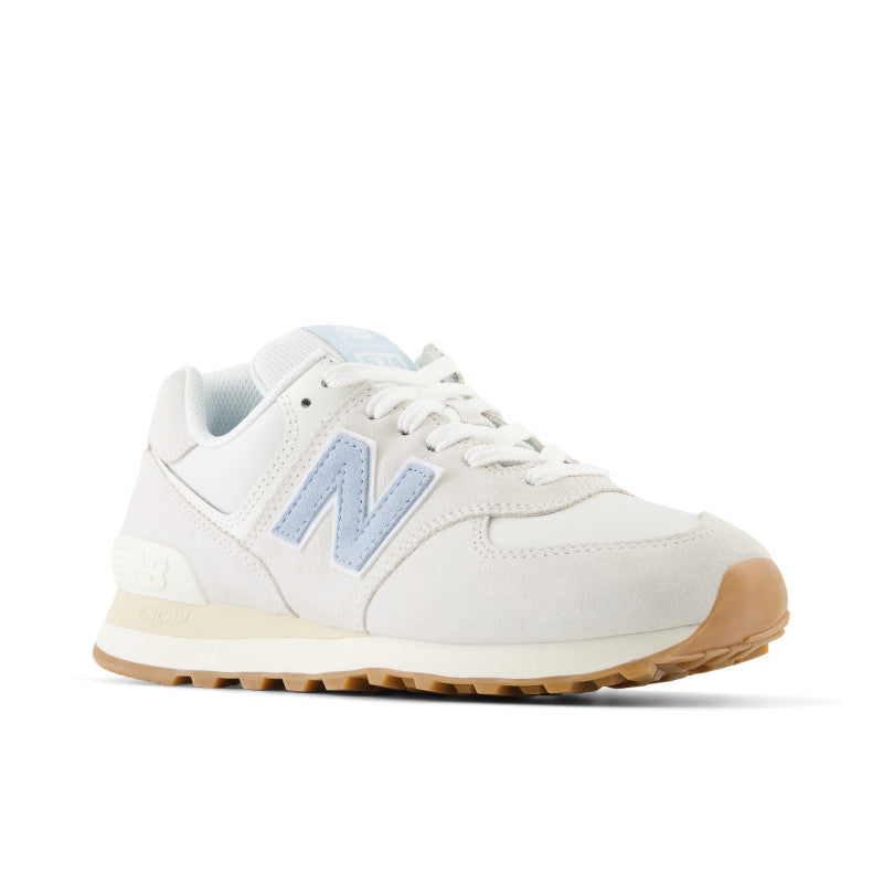 ‘The most New Balance shoe ever’ says it all, right? No, actually. The 574 might be NB's unlikeliest icon. The Women's 574 was built to be a reliable shoe that could do a lot of different things well rather than as a platform for revolutionary technology, or as a premium materials showcase.