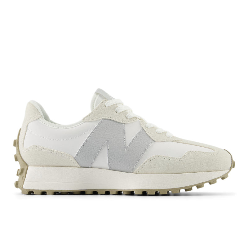 The women's NB 327 in light colors like this white and greay look are very on trend