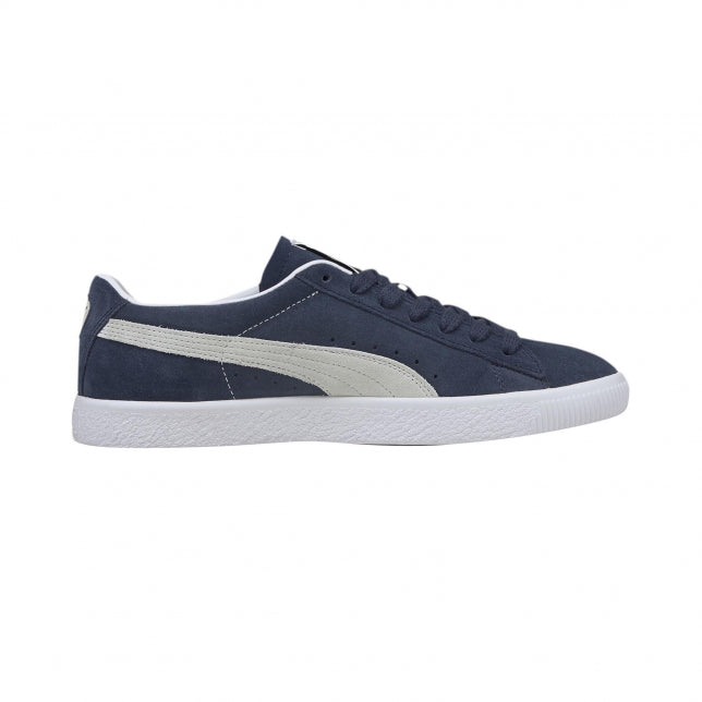 Puma didn’t set out to be legendary when the Suede was released back in 1968. It just sort of happened. An icon since its debut, the Suede has it all – the looks, the significance, the Formstrip. With the Vintage Origins version