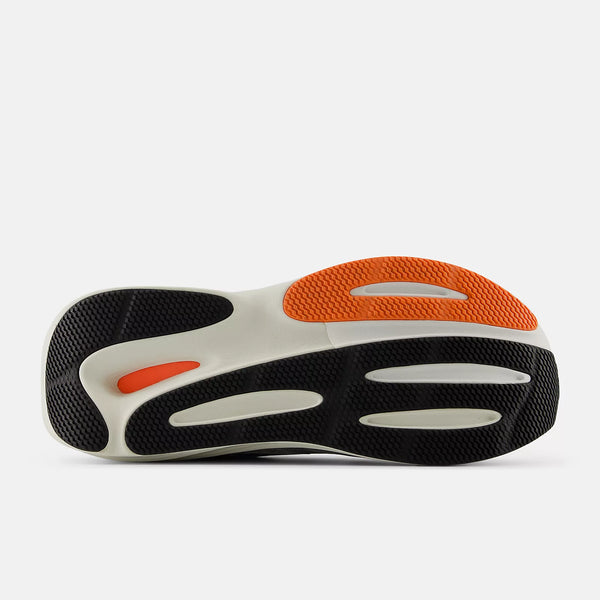 The outsole of this 860 V15 has black and oragne rubber on the outsole. 