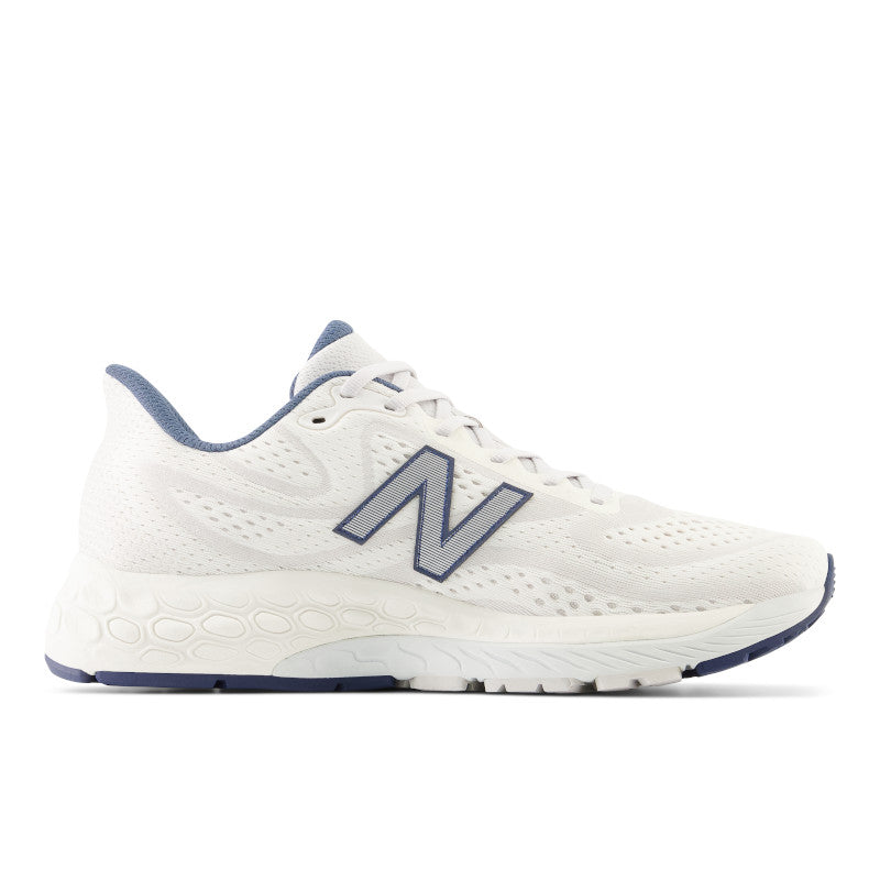 This NB 880 for men is almost all white except for the NB logo and heel collar