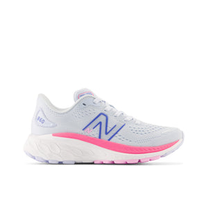 Made for developing runners, the New Balance Fresh Foam X 860v13 kids' running shoe delivers outstanding support for growing feet