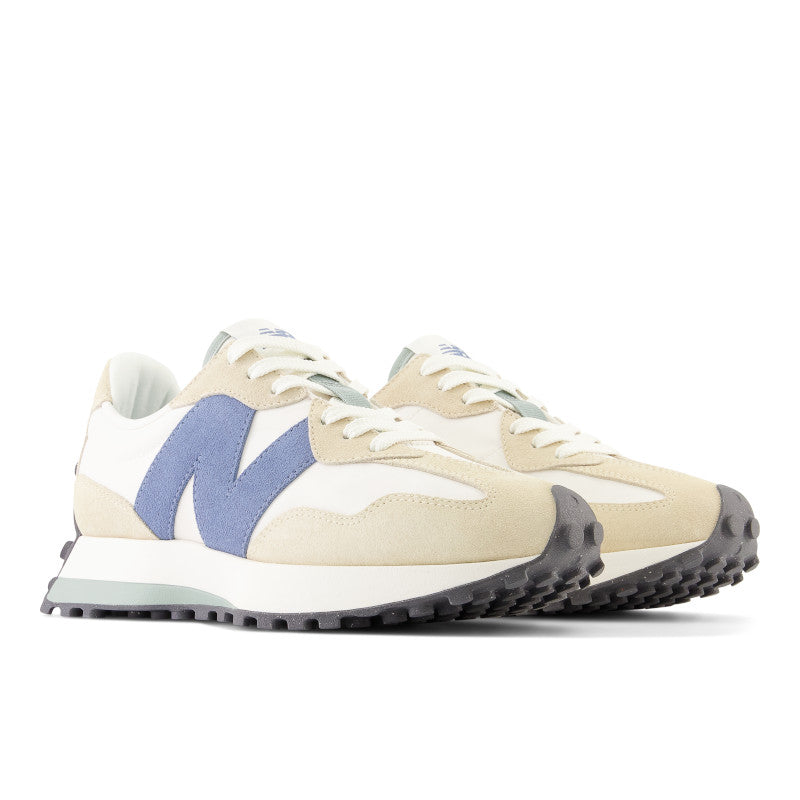 New Balance's iconic '70s silhouette while adding contemporary details for a fresh take on an all-time classic. Comfortable and obviously stylish, these women's retro sneakers give your everyday wear a fashionable finish.